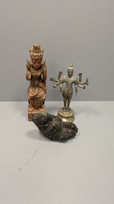 a statue of a man and a statue of a woman