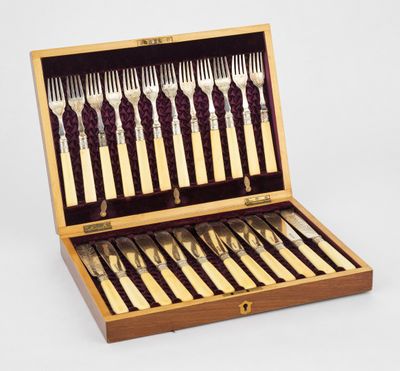 a wooden box with a set of silverware in it