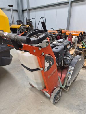 a machine that is sitting in the garage