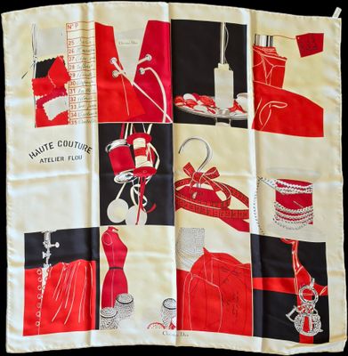 CHRISTIAN DIOR - Carré de soie à motif d'un atelier de coutu…