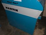 une machine qui se trouve dans un garage