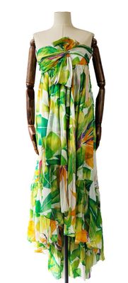 une image d'une robe sur un mannequin mannequin mannequin mannequin mannequin mannequin mannequin mannequin mann