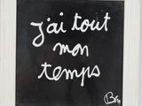 a chalk board with writing on it that says jai tout me temps