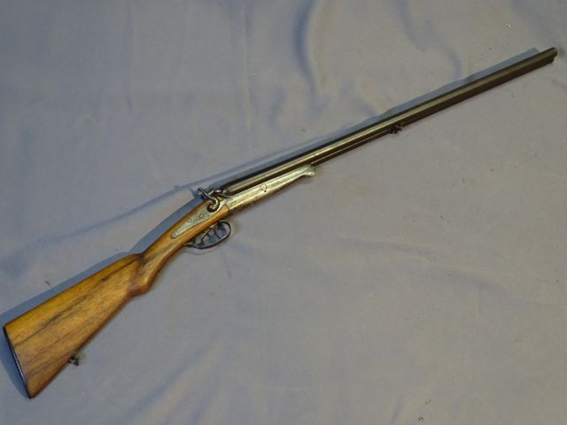 CAT D :  N° 43444 - Fusil à chiens extérieurs et percussion centr...