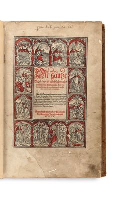 un vieux livre orné d'un motif rouge et noir