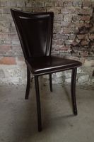 Ensemble de six chaises entièrement gainées de cuir brun. (photo 3)