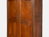 une image représentant une armoire en bois à deux portes et un tiroir
