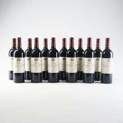 six bouteilles de vin rouge alignées