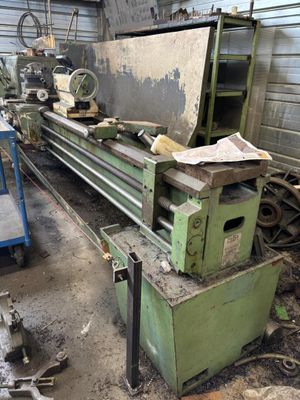 Lot de : tour à métaux parallèle AFM, N° 3960, année 1981