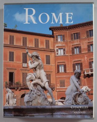 un livre sur lequel figure la photo d'une statue devant un bâtiment