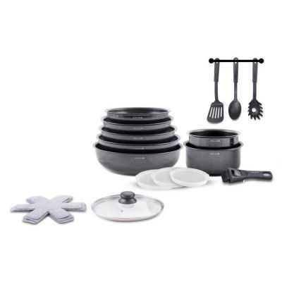 une photo d'un ensemble d'ustensiles de cuisine