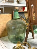 Un globe de mariée, un porte revue en bois, éléments en lait… (photo 2)