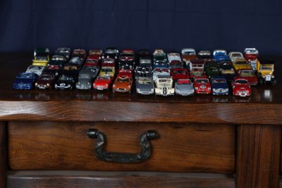 Ensemble de voitures miniatures echelle 1/43e comprenant - Photo 1