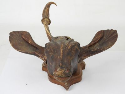 TROPHEE tête de chevreuil en bois et corne.