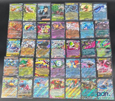 une grande collection de cartes Pokémon posée sur une table