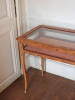 VITRINE PLATE de style Louis XV en placage de bois de rose, … (photo 3)