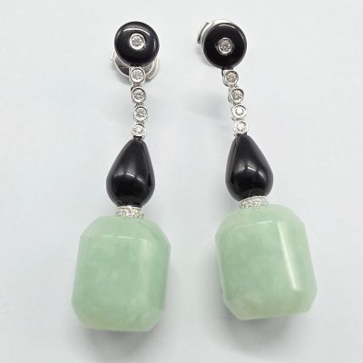 paire de boucles d'oreilles en jade et onyx noir, ornées de perles d'onyx noir