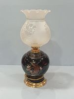 Lampe en métal à panse bombée à décor émaillé de faisans et …