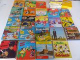 de nombreux livres pour enfants qui se trouvent sur la table