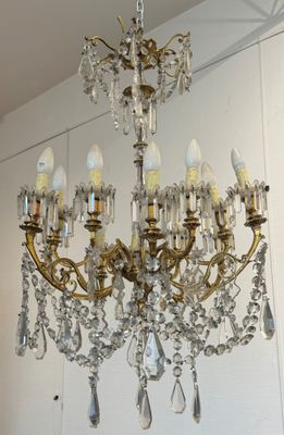a chandelier that has a lot of crystal hanging from it