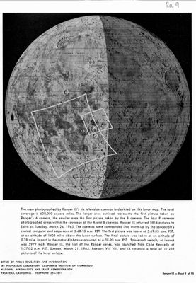 une photo en noir et blanc de la Lune montrant sa surface