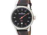 un gros plan d'une montre sur fond blanc, avec une trotteuse rouge