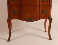 Commode sauteuse à ressaut central, en bois de placage marqu… (photo 3)