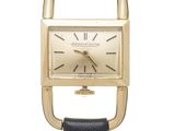 une image d'une montre en gros plan sur fond blanc