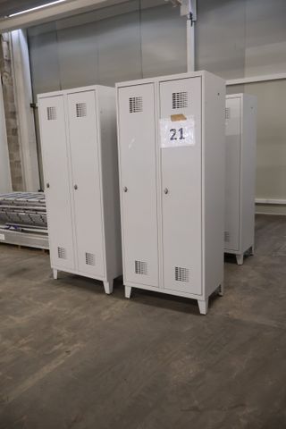 Quatre vestiaires métal deux cases