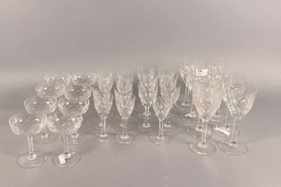 SAINT LOUIS. Modèle Chantilly. Partie de service en cristal … - Photo 1