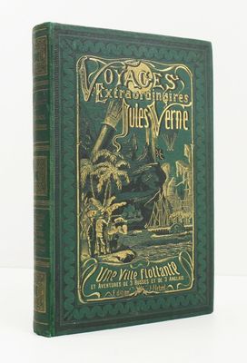 la couverture d'un livre vert avec des lettres dorées sur fond blanc