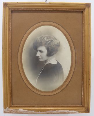 Photo ovoïde "portrait de femme" 24x17cm
