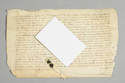 PARIS. Pièce manuscrite sur parchemin. 22 x 35 cm. Restes de…