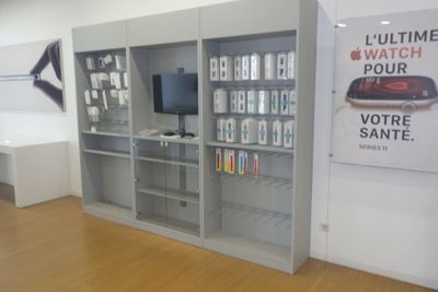 Exposition et retrait chez Easy Store Waves, centre commerci…
