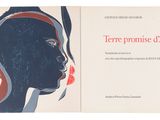 un livre sur lequel figure le portrait d'une femme