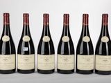 six bouteilles de vin rouge alignées