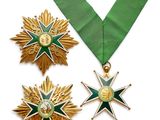 deux médailles et un ruban vert orné d'une étoile dorée