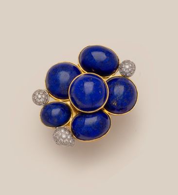 une bague en or 18 carats, avec du lapis-lazuli et des diamants, signée Van Cleef