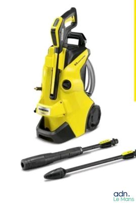 un compresseur jaune et noir muni d'un tuyau et d'un marteau