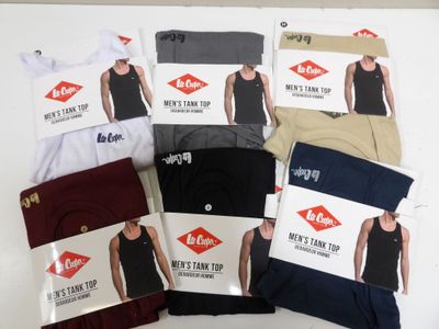 six paires de débardeurs pour homme, de différentes couleurs et tailles