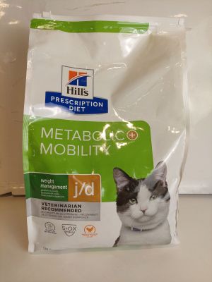 un sac de nourriture pour chat posé sur un plan de travail