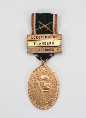 une image représentant une médaille d'or entourée d'un ruban noir