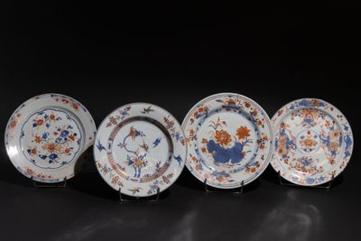 Ensemble de quatre assiettes en porcelaine dite Imari, à décor polychr - Photo 1