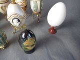 a lot of eggs that are sitting on a table