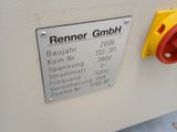 une étiquette apposée sur le côté d'un réfrigérateur sur laquelle on peut lire « Renner Gambh »