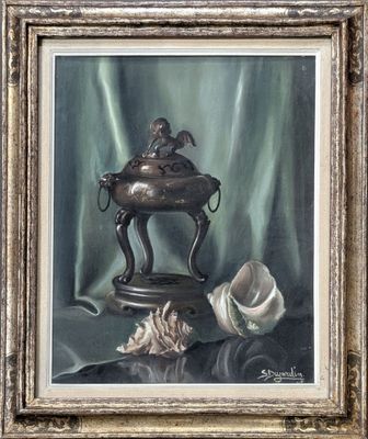 une peinture à l'huile représentant un vase et des coquillages posés sur une table