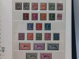 la photo d'un livre avec des timbres