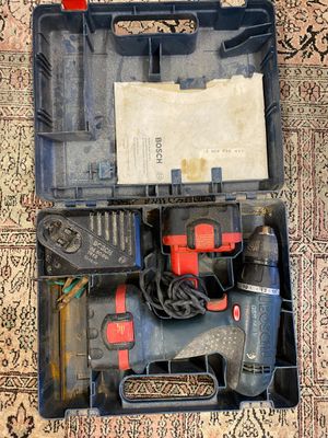 Une visseuse BOSCH GSR avec 2 batteries et 1 chargeur