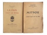 un vieux livre ouvert sur une page où figure l'image d'une bouteille de vin