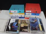 un grand nombre de livres posés sur une table